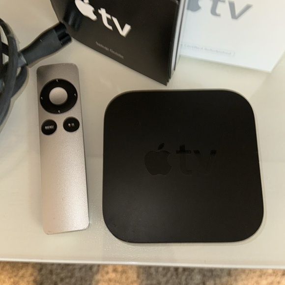 Apple TV. 3rd generation with remote, box, power cord. Model A1469 - Picture 2 of 5